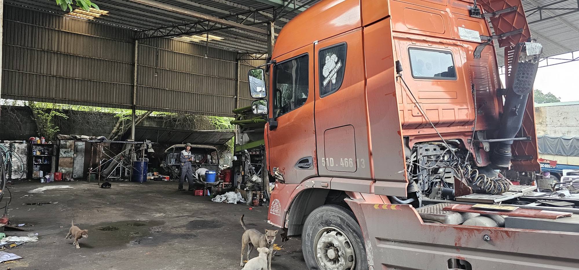 Đầu kéo yếu máy