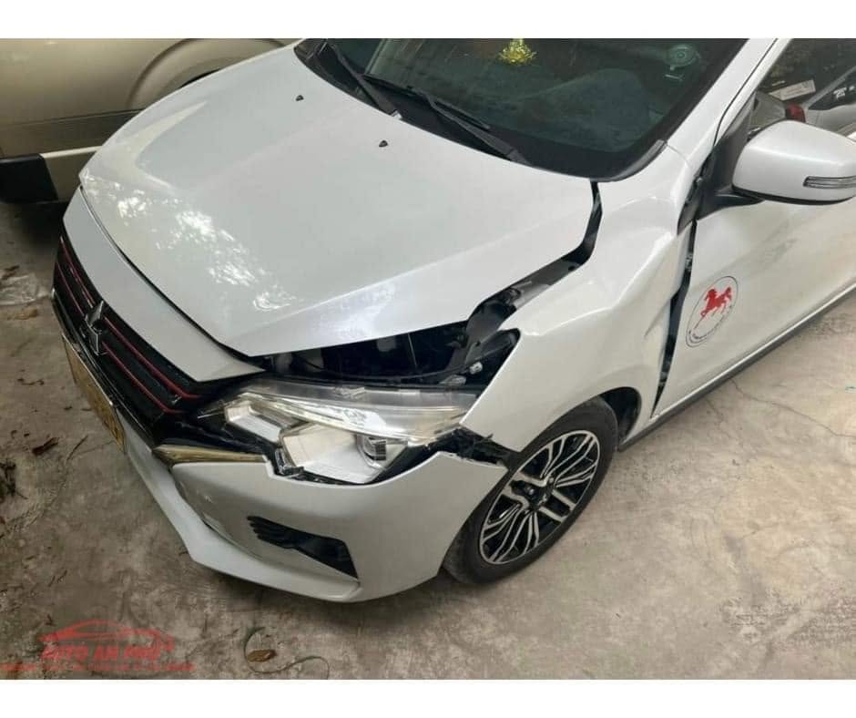 Lớp sơn bị trầy xước nhiều